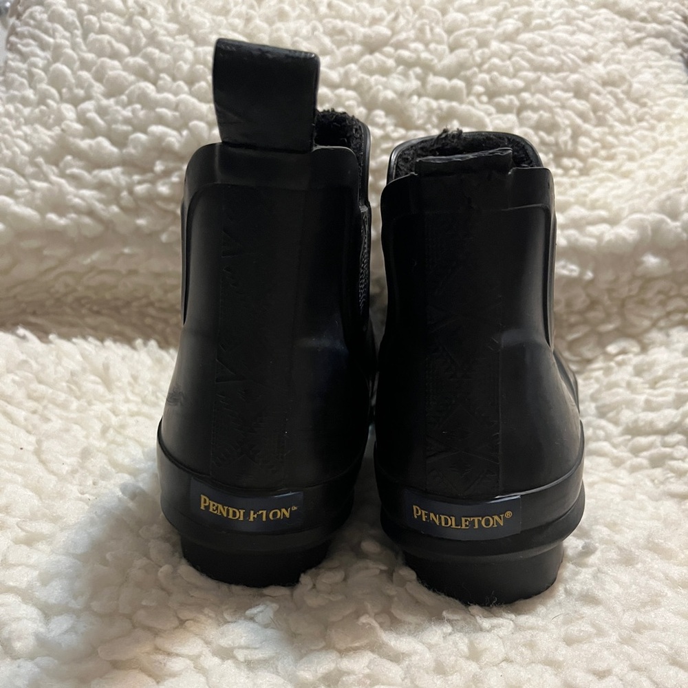 Pendleton Faux Fur Lined Chelsea Rain Boots, size 9 - Picture 6 of 10